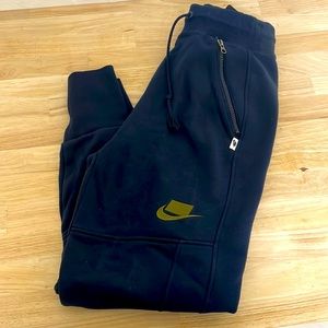 NWOT Women's Nike Sweatpants